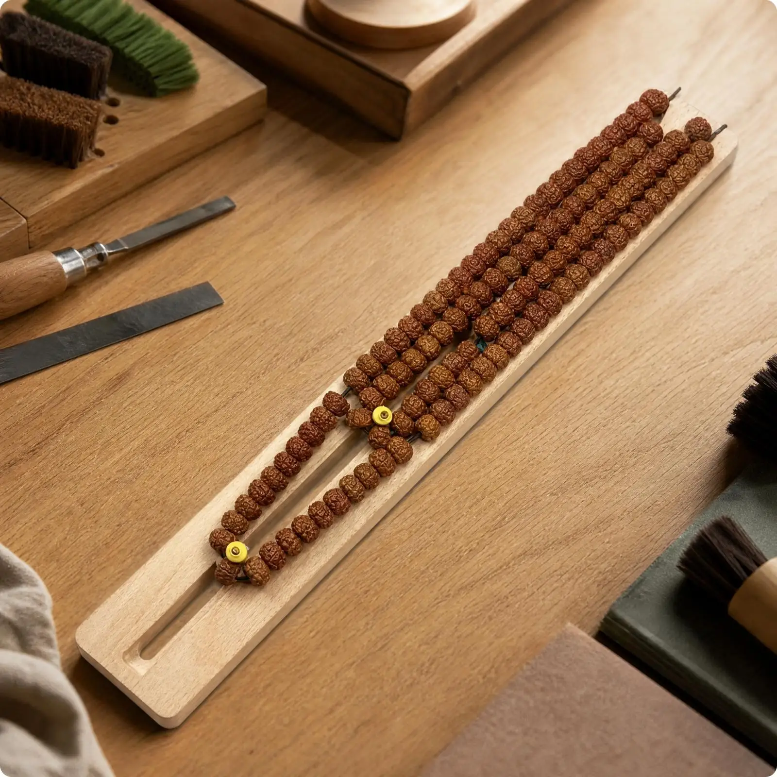 Side Fixing Plate Wooden Brush Holder with Slot for Art Studio Desk Organization
