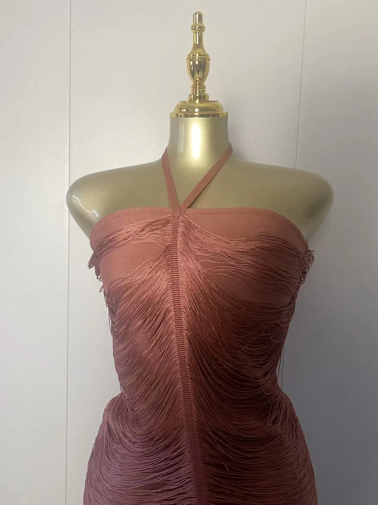 ชุดเดรสทรงบอดี้คอนสีน้ำตาลประดับพู่ห้อยคอแบบหรูหราสำหรับผู้หญิงปี 2025 ชุดเดรสออกงานกลางคืนสุดหรูสำหรับงานเลี้ยงวันเกิดปี 2025