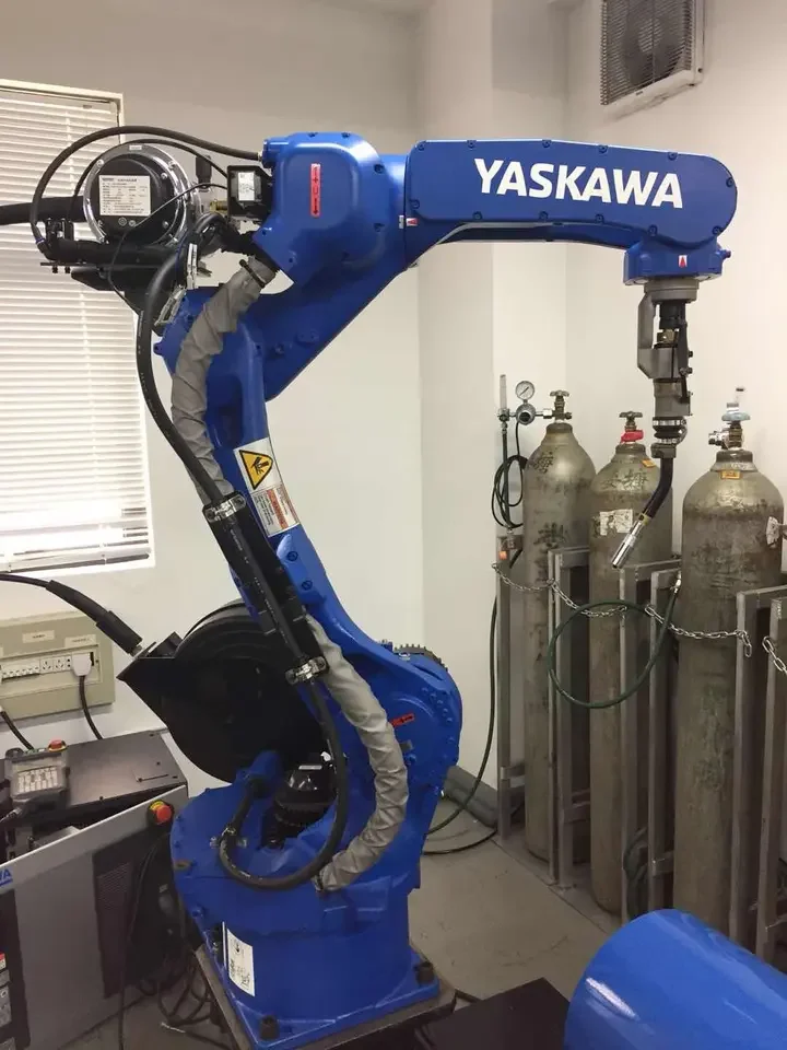 YASKAWA AR1440 6 Axis Automatic Welding Robotic Arm Fast and Accurate With YRC1000 Robot Controller Arc Welding Robot