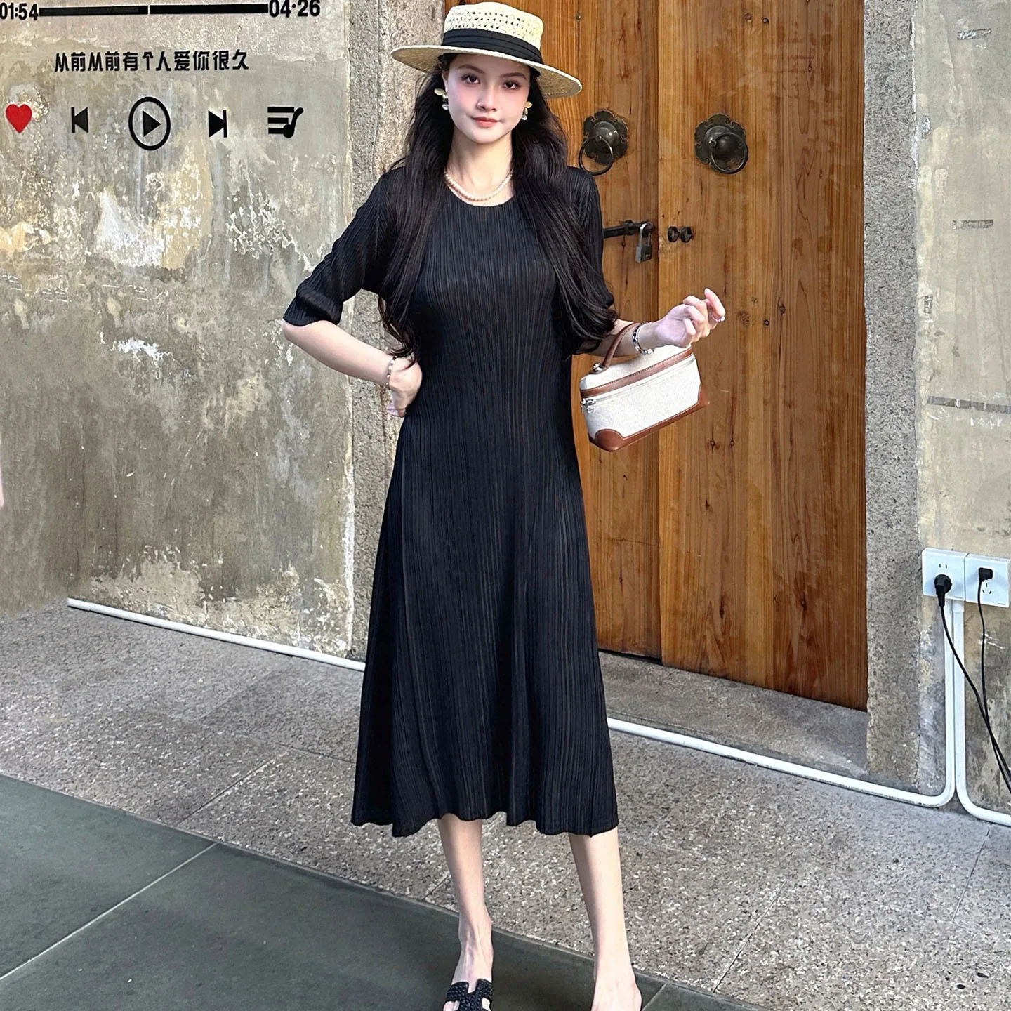

Miyake 2025 Summer Dress Hepburn Style Seven-quarter Sleeves Solid Color Thin French Round Neck Pleated Medium and Long Skirt