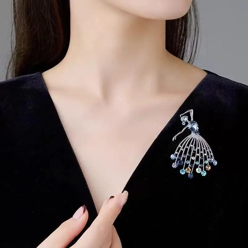 1Pcs Delightful Twinkling Pins Bright Rhinestone Ballet Brooches for Women Tasteful Dance Lady Corsage Jewelry Present.