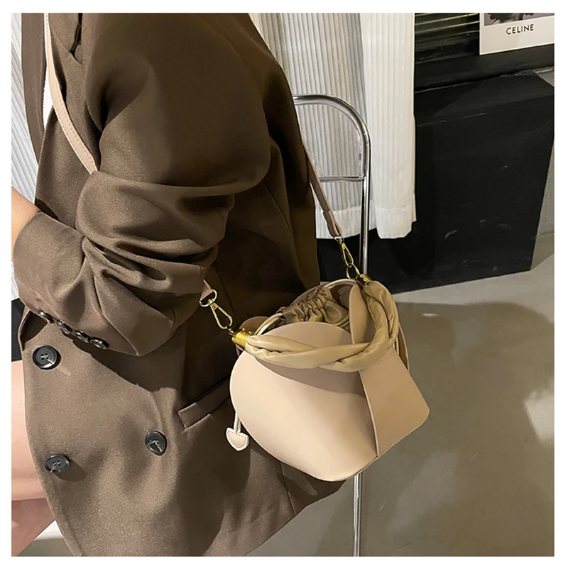 Retro PU Bucket Bag 2023 New Women\'s Personalized Petal Shape Soft Leather Shoulder Bag Casual Fashion Commuter Handbag Trend