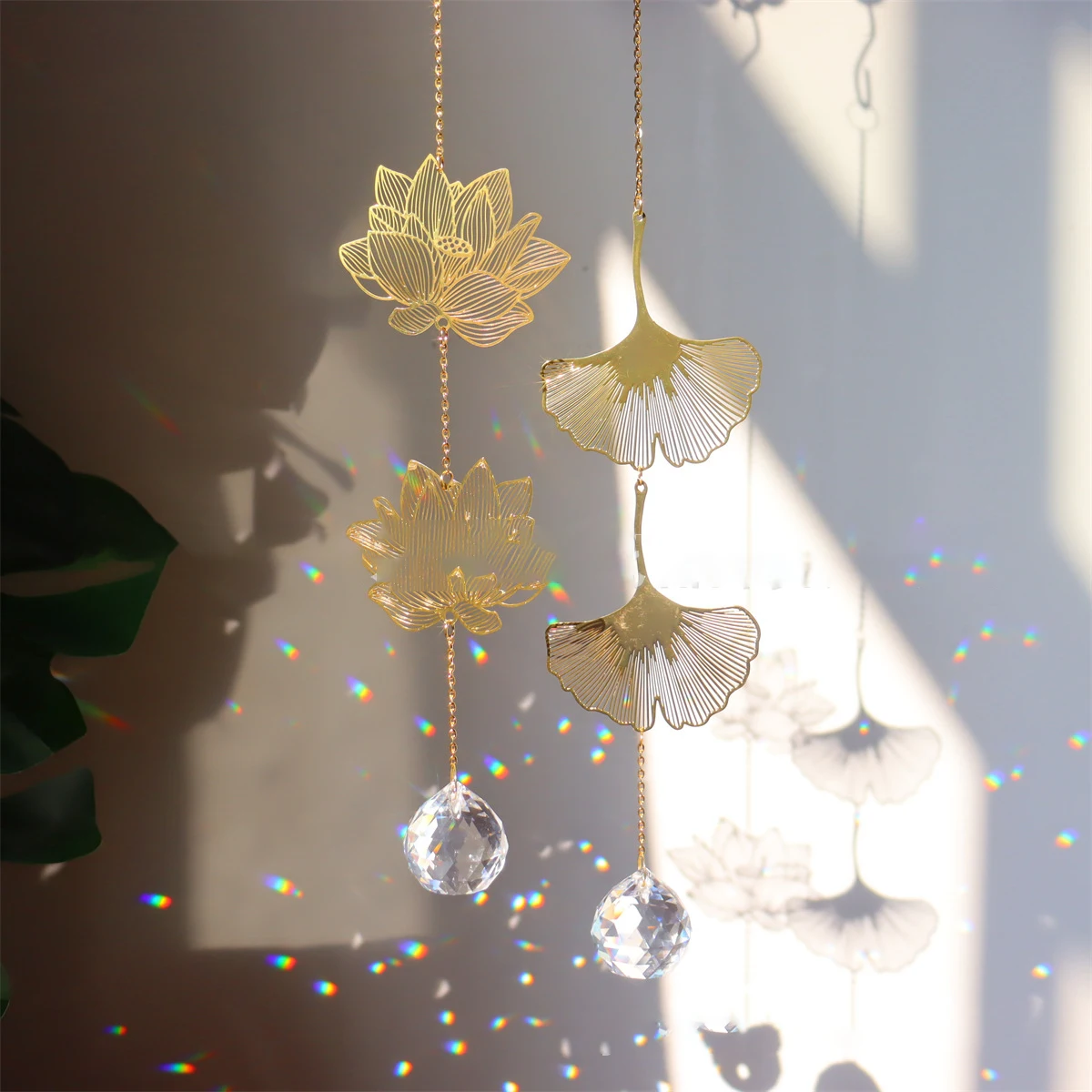 Crystal Prism Suncatcher Good Luck Best Wish Gift Four Leaf Clover Lotus Hanging Sun Catcher Outdoor Garden Decor Rainbow Maker