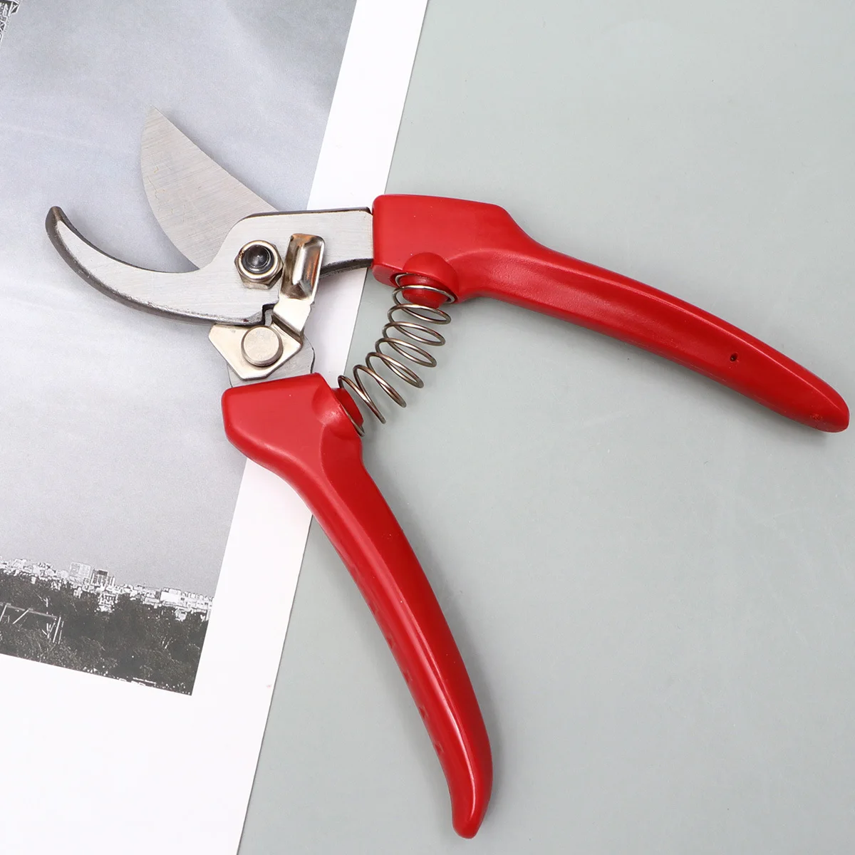 

Portable Red Garden Pruning Shears Simple Practical Durable Gardening Scissors for Trimming Branches Hedges Orchards Small Trees