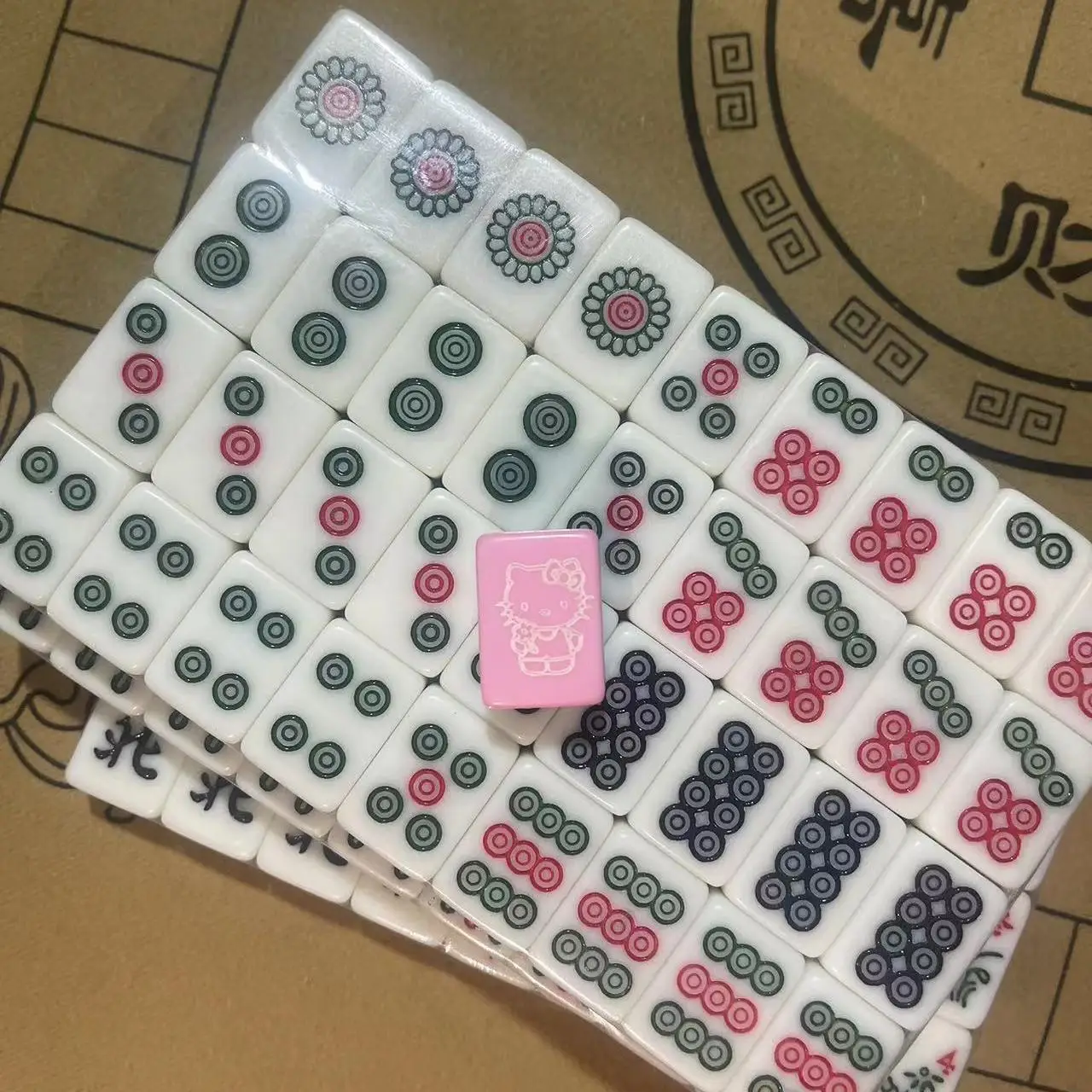 

Мини-китайские наборы маджонга Hello Kitty с ручными спицами и номерами, 144 шт., традиционная настольная игра с меламином, семейные подарки для отдыха