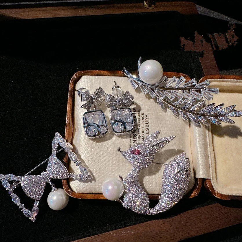 Fashion Brooches For Women Fine Jewelry Zirconia Shinestone Buckle Clothes Dress Pin Sweater Accessories Party Gift