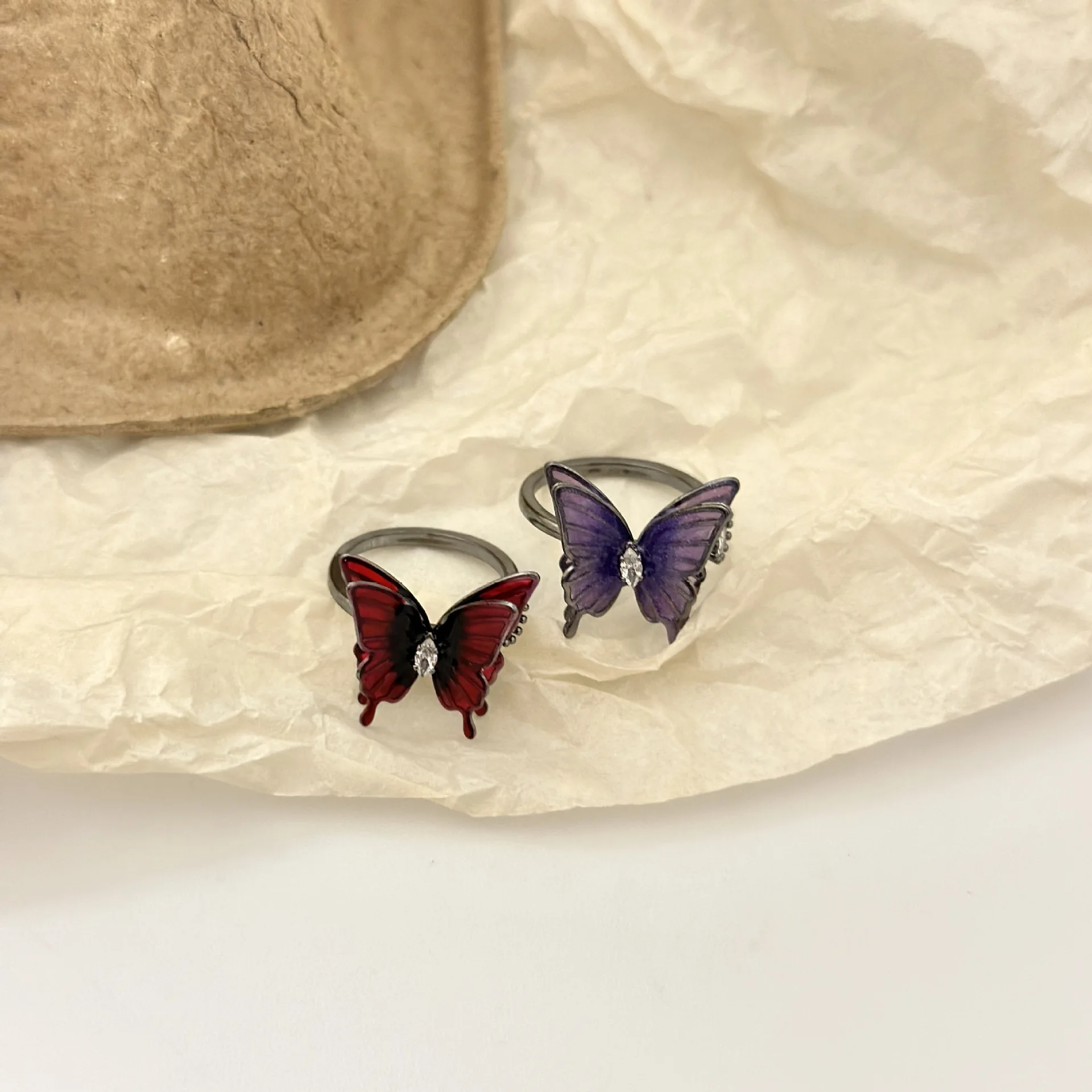 Anillo abierto versátil de lujo ligero para mujer con mariposa colorida a la moda