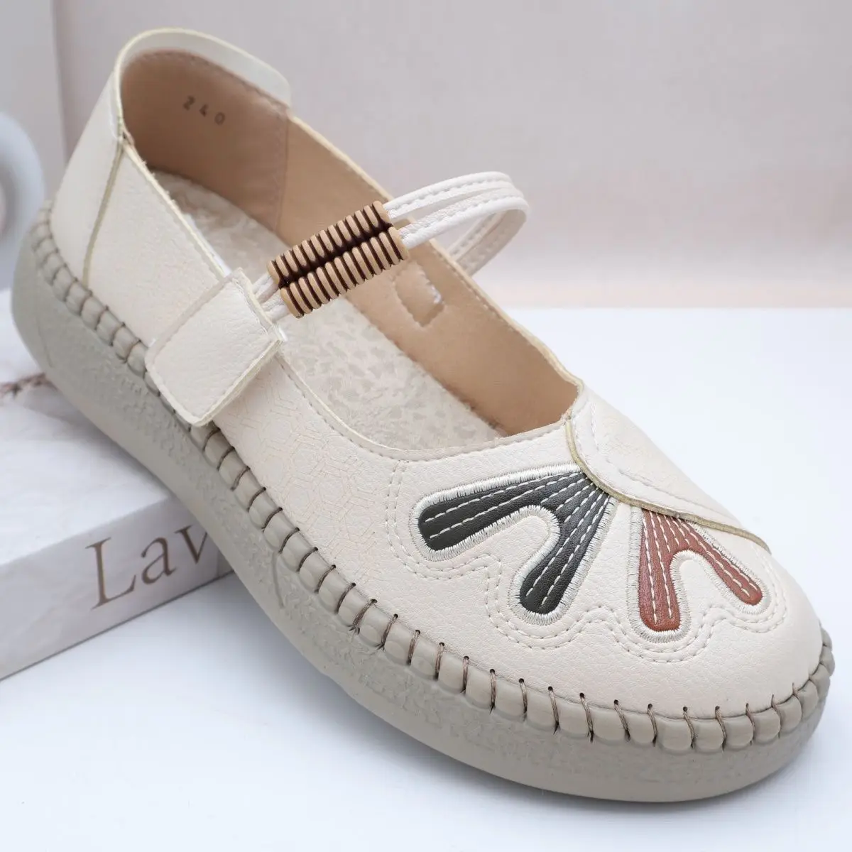 

Women Vintage Embroidered Mary Jane Flats Soft Leather Non-Slip Sole Comfort Walking Shoes for Elderly Mom Casual Daily Footwear