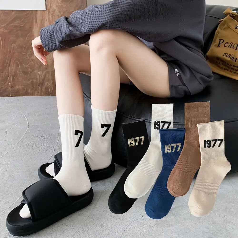 4 pçs novo 1977 meia esportes skate lazer meia europeu hip-hop moda personalidade masculino alfabeto meias casal