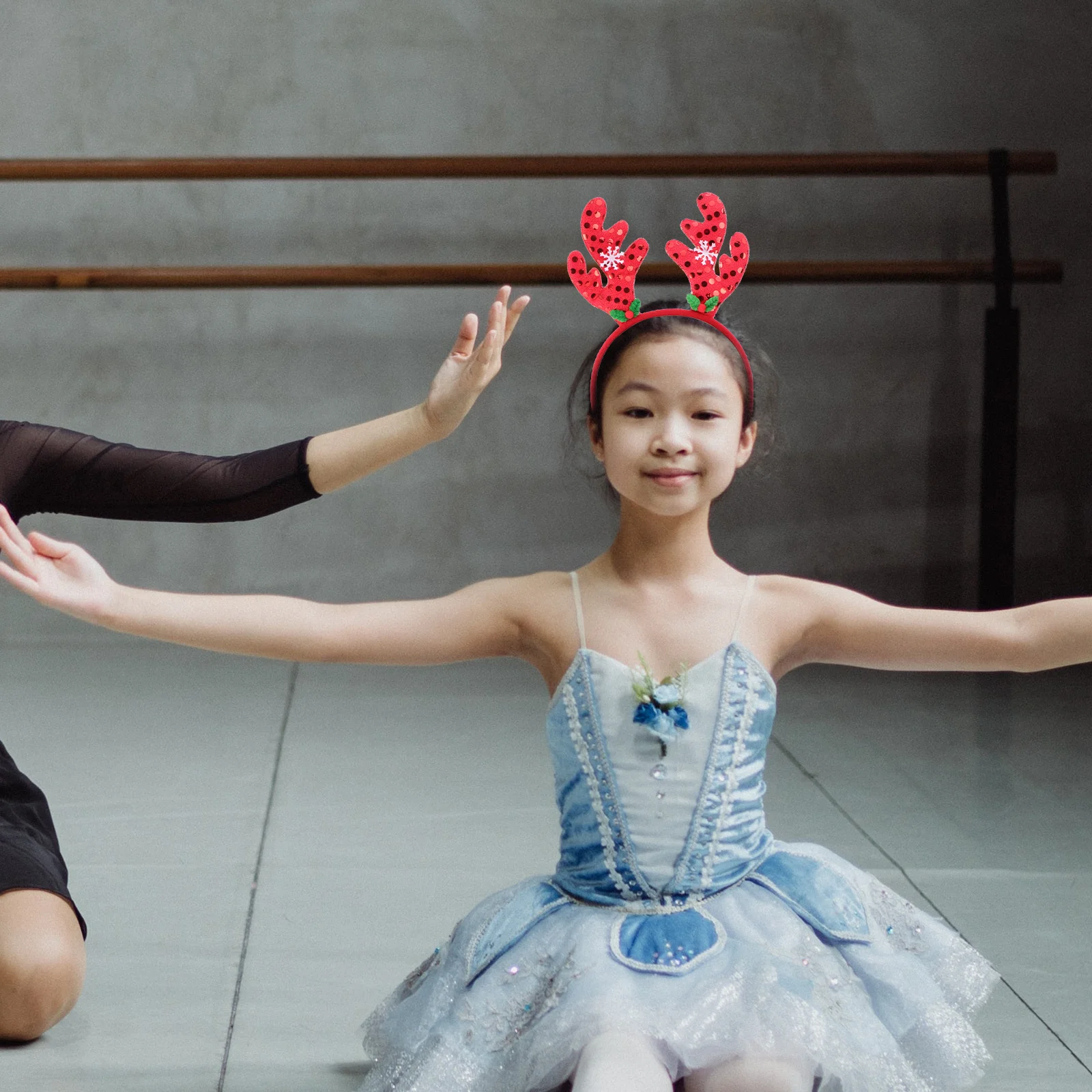 

Antlers Headband Christmas Red Glass Silk Snowflake Unique Xmas Party Stylish Hair Band Great Costume Eye