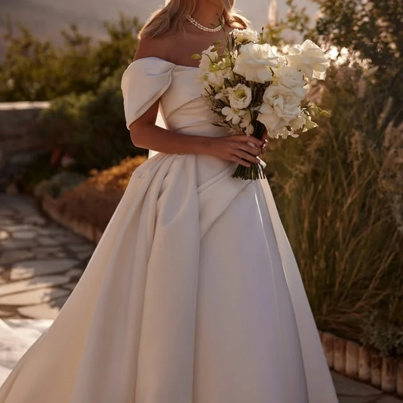 تخصيص الكرة ثوب الساتان فساتين الزفاف الملكي زين ذيل طويل الطية صنع رداء دي