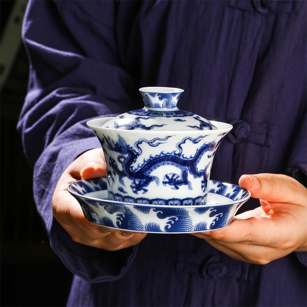 

· Jingdezhen Handmade Firewood Kiln Blue and White Horseshoe Kowloon Tureen Strainer Cup Teapot Filter