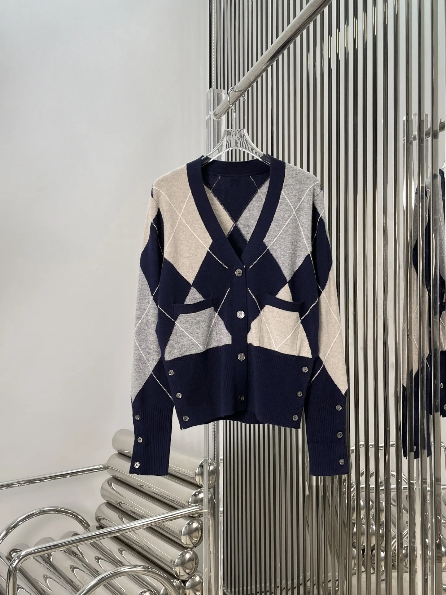 

Youthful College Sle V-Ne Knitted Cardigan Color Blo Casual Slimming Sweater Diamond Pattern Long Sve Button up
