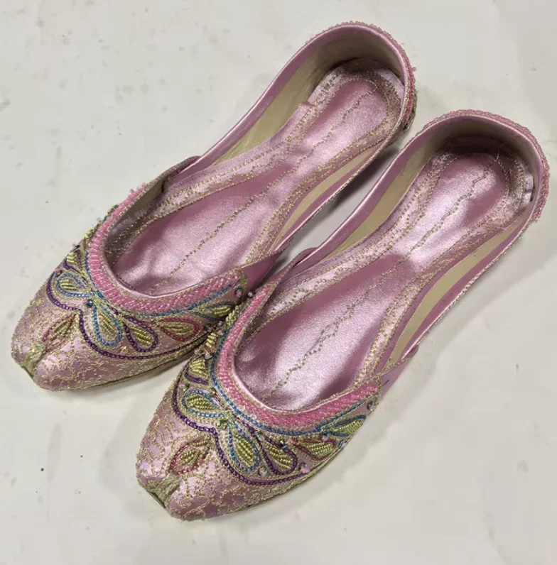 

Pakistan Nepal Handmade Women's Embroidered Flat Single Shoes Indian Dance Shoes