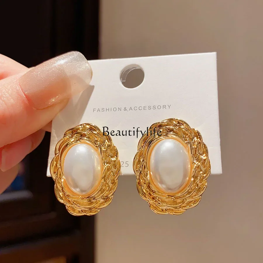 

Retro temperament light luxury oval pearl stud earrings high sense court style exaggerated