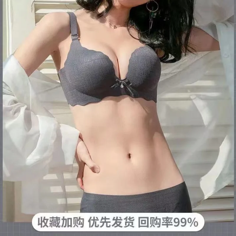 Sexy seamless underwear girl with small breasts gathered and adjustable non-wire bra and anti-sagging one-piece thickened bra