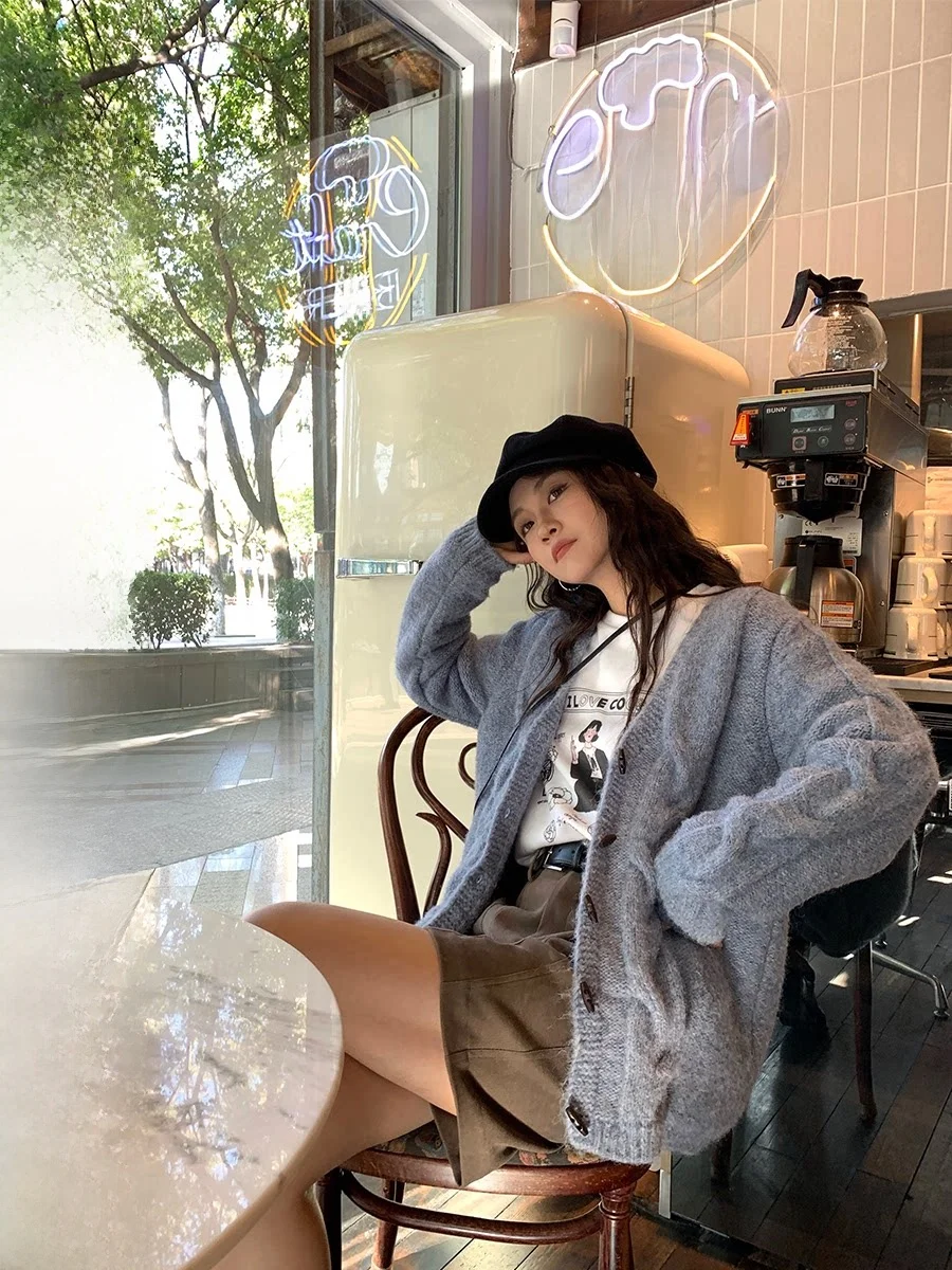 

Pure Love Large Open Cardigan Wooden Button Woolen Twist Corower Blue Horn Button Knitted Sweater for Women Winter