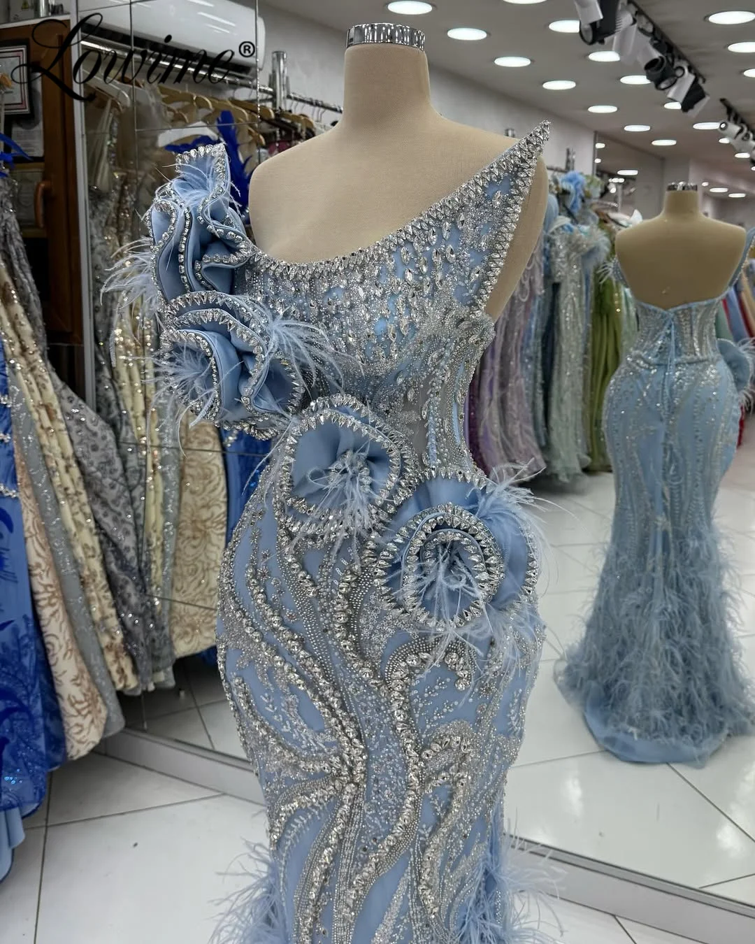 2025 Abiti da sera personalizzati con piume blu Cristalli senza spalline Abito da festa Abiti da fidanzamento di compleanno Abiti da ballo a sirena Robe