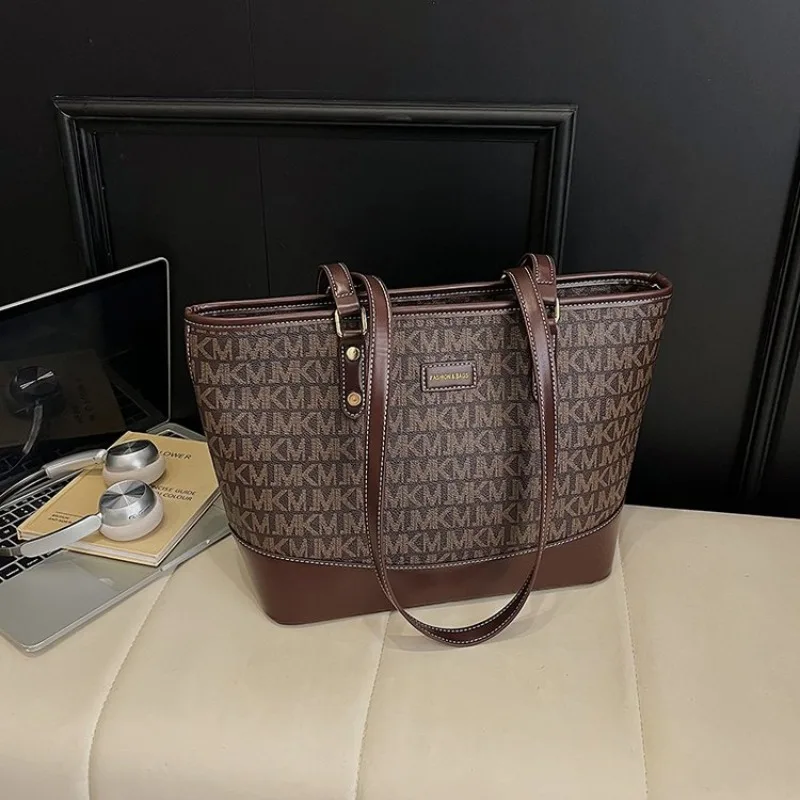 

Female Elegant Purse Sophisticated Design For Commemorating Achievements And Successes Rewarding