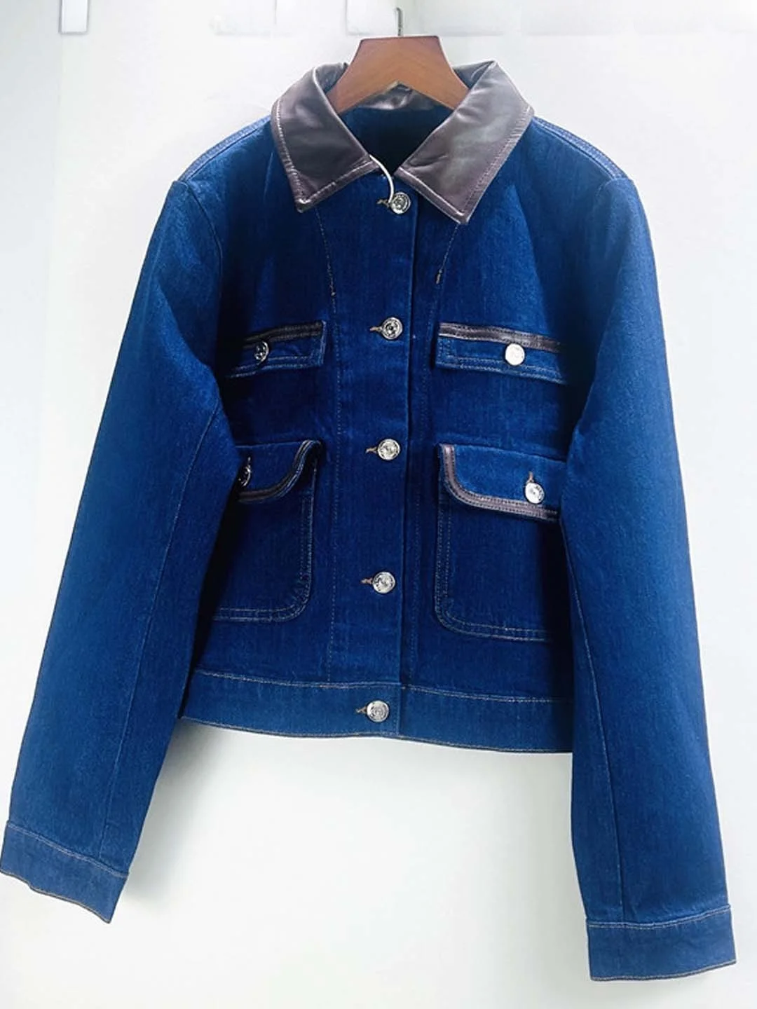 

Thiened Cotton Denim ort Jaet with Collar And Metal Bule in Autumn Winter for Women Casual Street Sle