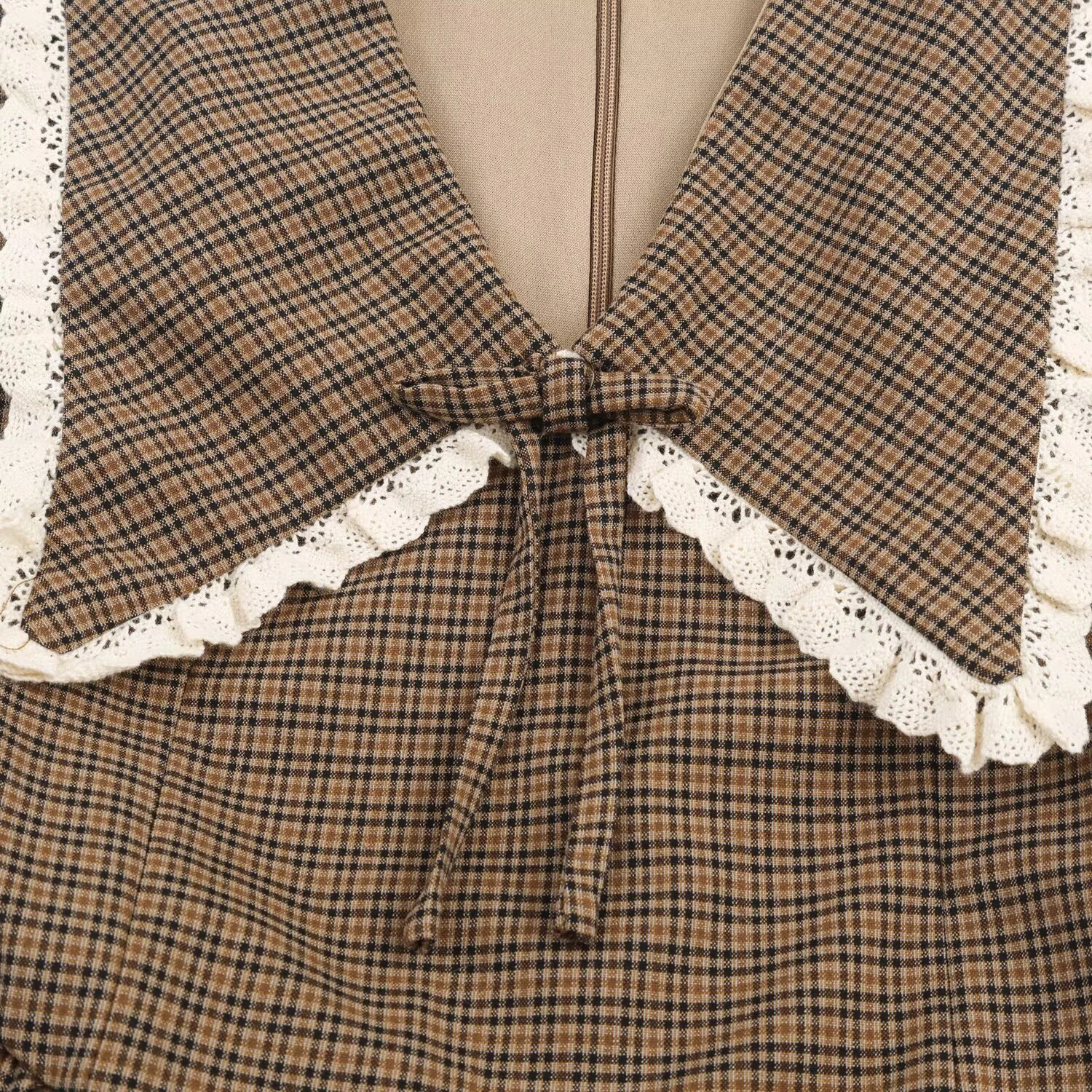 秋の新作レディース服、甘くておしゃれな雰囲気のリボンチェック柄、小さめラウンドカラー半袖ワンピース