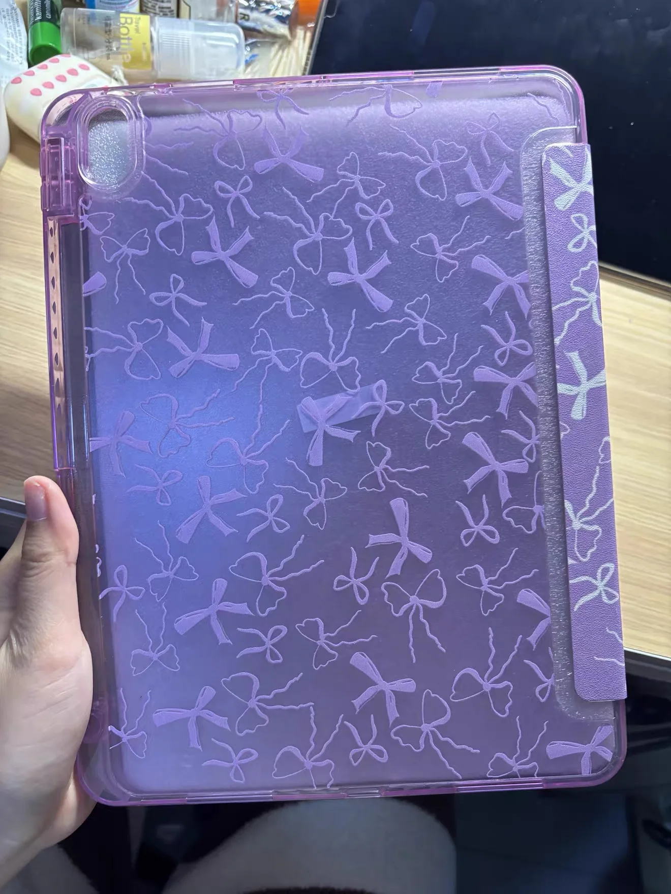 Purple bow-shaped tablet case, suitable for iPad. Y+ three-fold design. Acrylic material, shock-resistant hard shell.