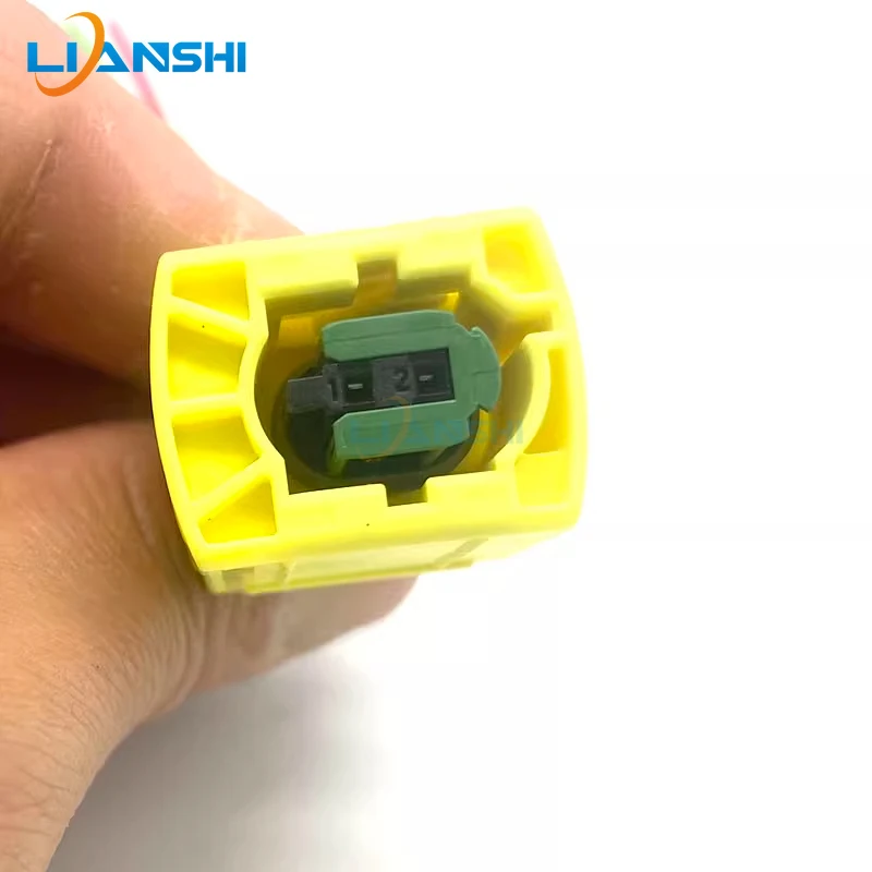 Applicable to the Kia Sportage K2 K3, Turina Rangan and Elantra collision sensor plug and sensor socket