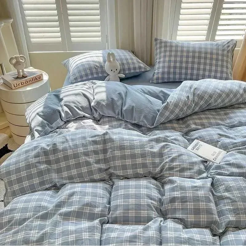Product details: Brand:CHAUSUB type: 3pcs quilt set Set Quantity:3 - pieceincludequilt x1 piecepillowcasex 2 pieces) Product fab