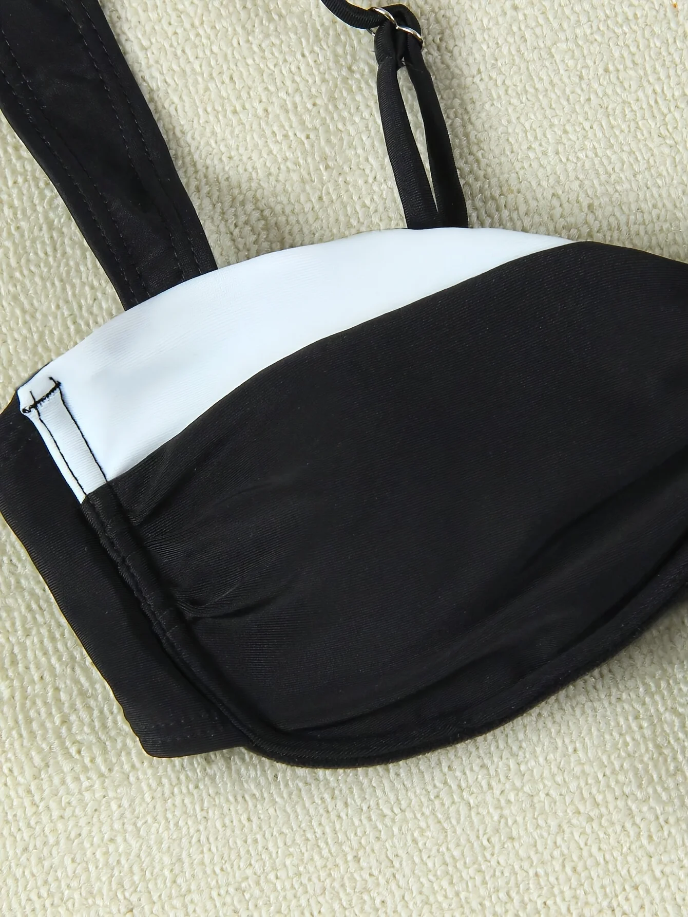 2026 Nieuwe dames sexy mode zwart-wit contrasterende bandeau-jurkstijl tweedelig badpak voor kustvakantie badmode