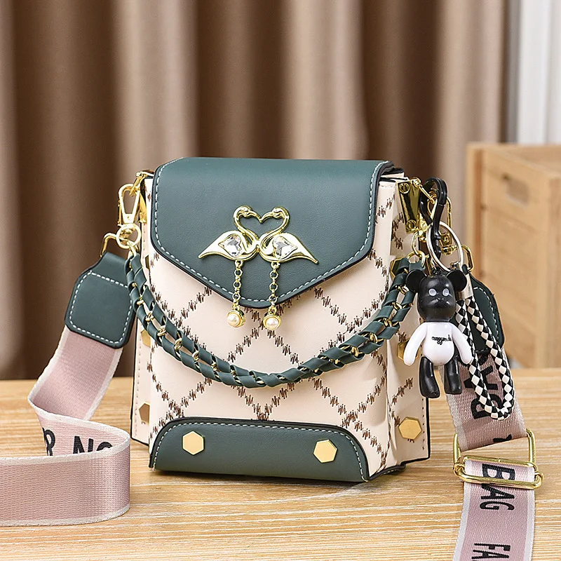 

Новая модная и изысканная универсальная маленькая квадратная сумка через плечо/кроссбоди/повседневная женская сумка 2026 года