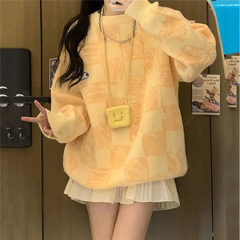 

Wholesale Sweet And Soft Beige Cartoon Embroidered Couple Female Students New Korean Fashion Knitted Sweater