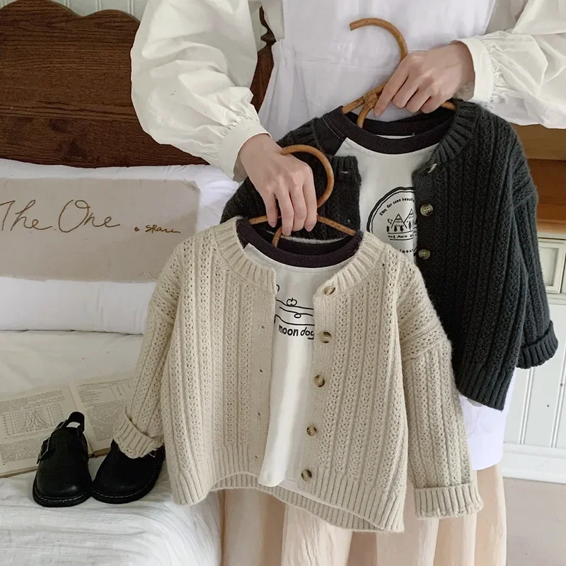 

Children's autumn sweater coat Boy's sweater cardigan sweater Girl's spring and autumn foreign style shirt beige coat