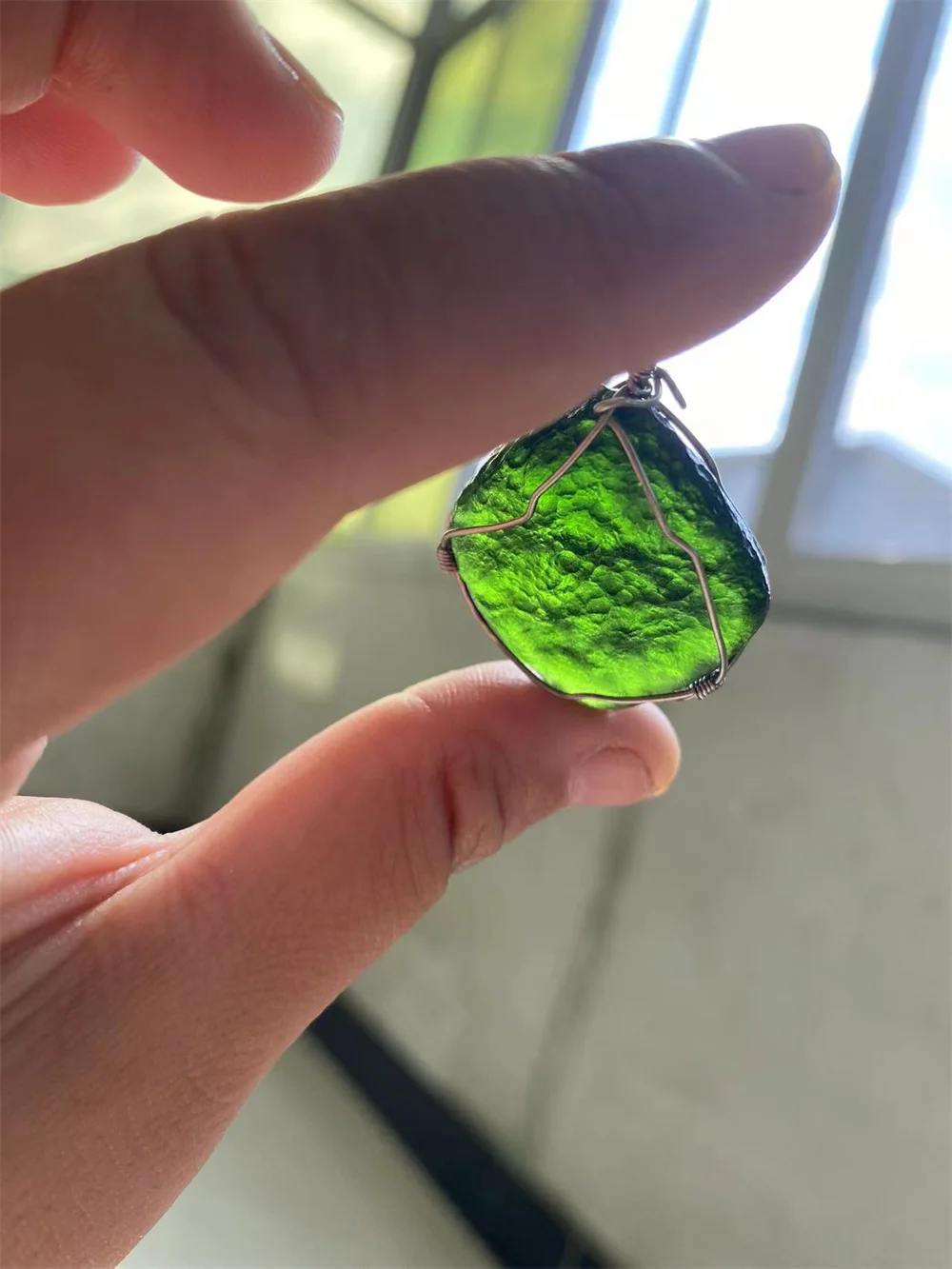 1pcs Moldavite Natural Czech Meteorite Pendants Fall Rough Stone Crystal Energy Stone Random Delivery