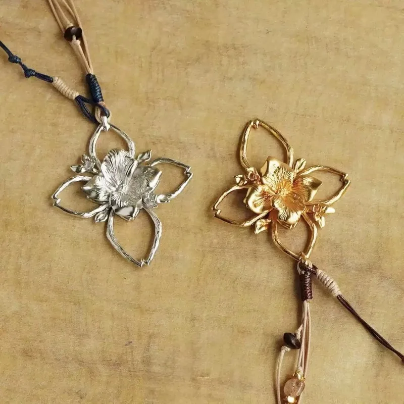 

Branch Shadow Hollow Flower Pendant Necklace Women's Light Luxury Niche Design Advanced Sense Simple Long Braided Rope Sweater C