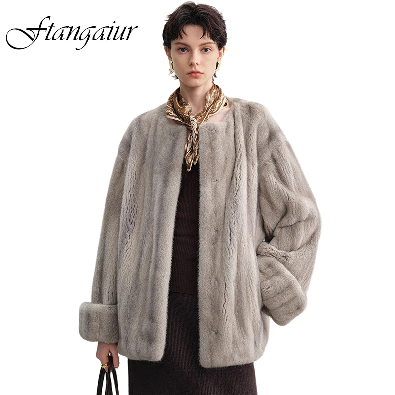 Futro z norek zimowych importowanych z Chin, aksamitne, z rękawami typu dynia, dekolt okrągły, krótkie, damskie, z naturalnego futra norek.