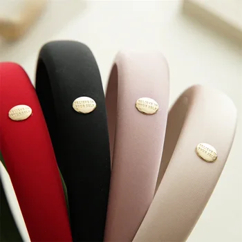 Diadema de esponja de borde ancho de satén brillante para niña, diadema alta, etiqueta francesa dorada, accesorios para el cabello a presión, Otoño e Invierno