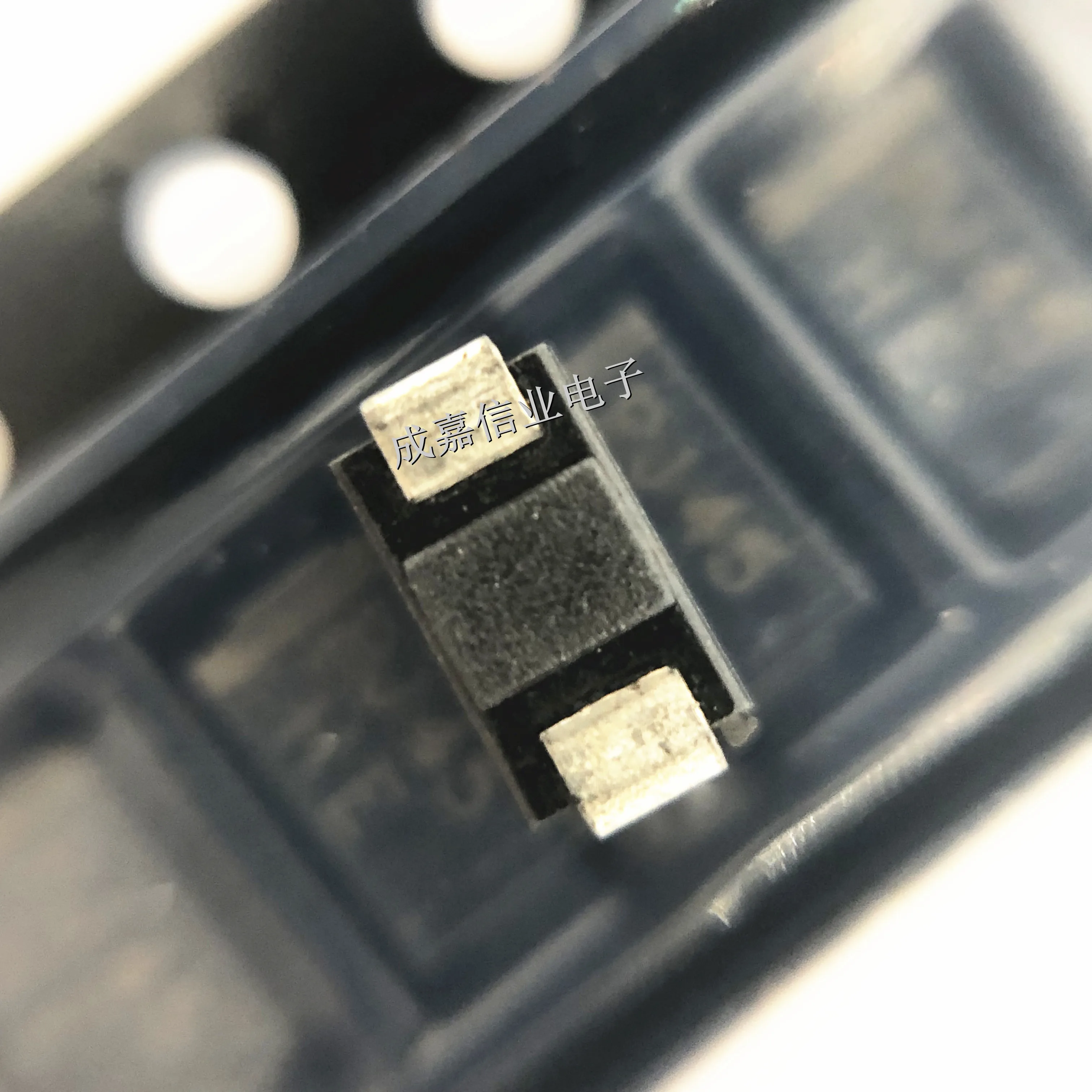 100pcs/Lot P4SMAJ5.0A_R1_00001 SMA DO-214AC MARKING;HE Electrostatic And Surge Protection (TVS/ESD)