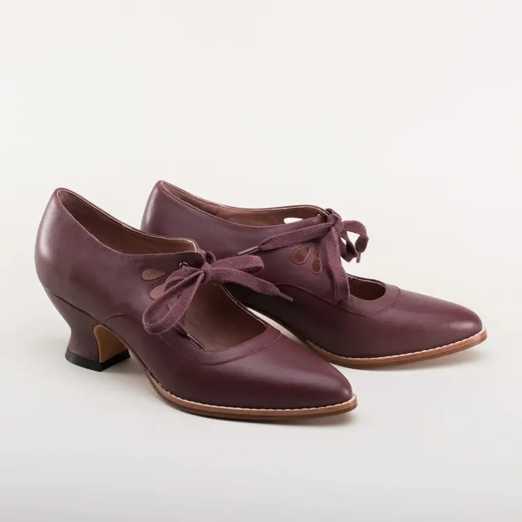 Damen Vintage Schnürschuhe mit niedrigem Absatz, viktorianische Hochzeitsschuhe, Renaissance-Kostümschuhe, Schmetterlingsflügel-Spitzenschuhe – Detail 6
