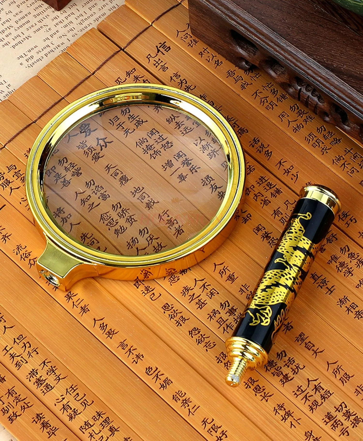 Portable mini elderly high-definition magnifying glass for junior high school biology students Mobile magnifying glass