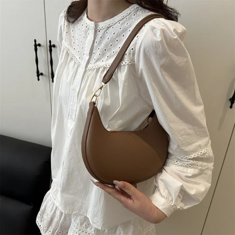 Women's Luxury Crescent Handbag Shoulder Bag Zipper Closure Crossbody Purse for Casual or Formal Occasions or Evening Accessory
