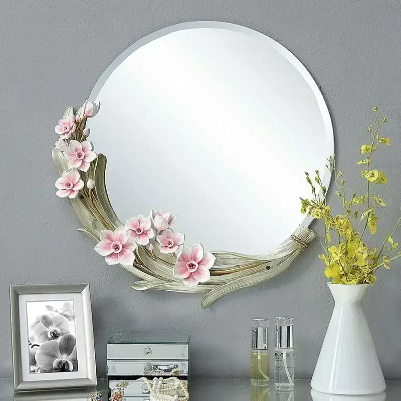 Gold Vintage Nordic Wall Mirror Retro Design Nostalgic Charm Luxury Wall-Mounted Vanity Mirror for Bedroom Decor