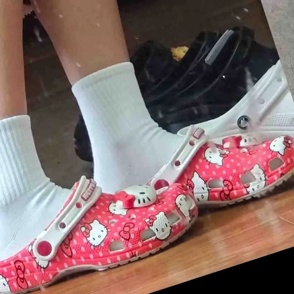 Sanrio Cute Cartoon Hello Kitty Summer Cute Women's Sandals 2026 Kawaii Outdoor New Multi Functional Beach Slippers Girl Gift
