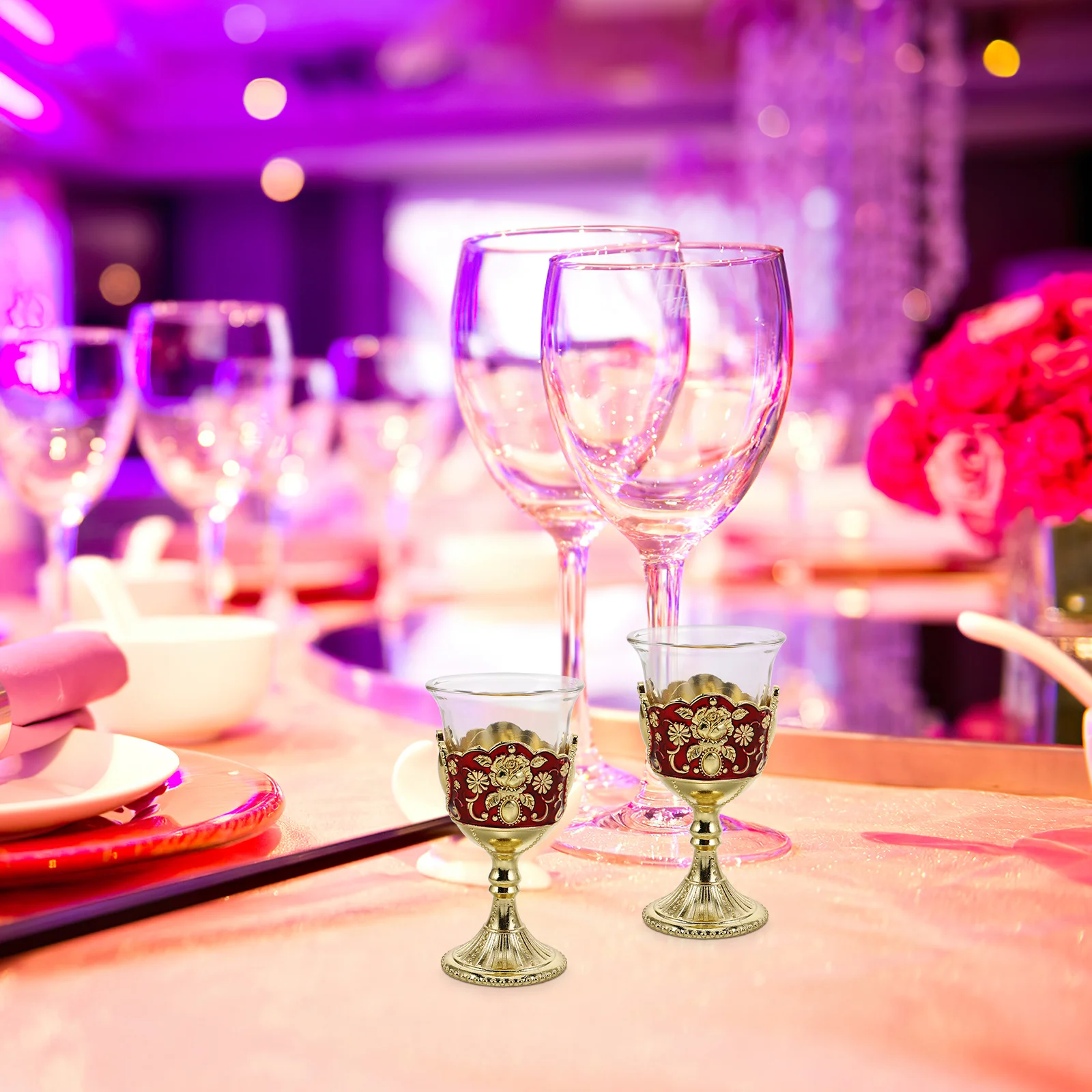 

2Pcs Vintage Style Small Wine Goblet Cups Elegant Metal Liquor Cups Wedding Reception Decorative Reusable Drinkware