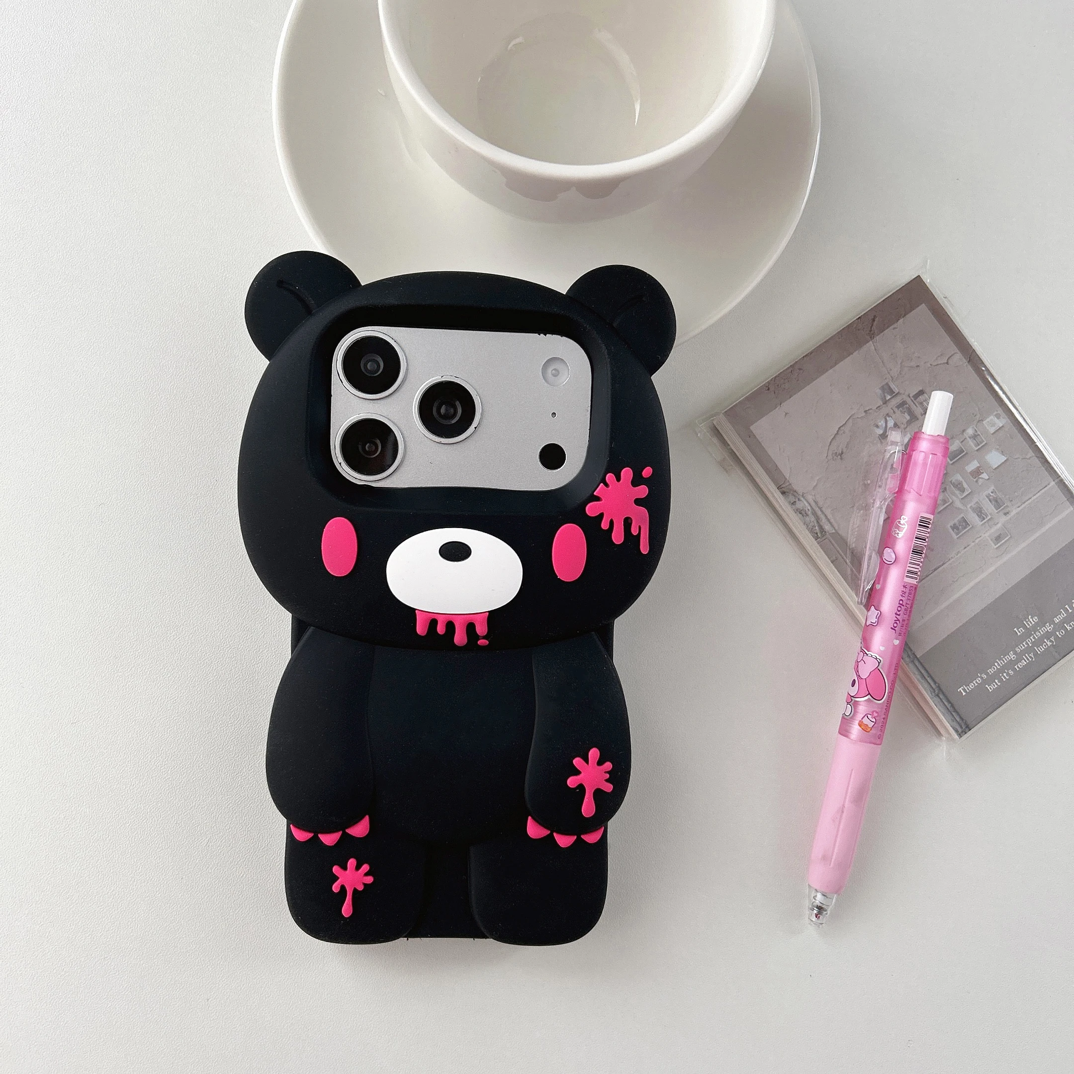 3D Cartoon Niedlicher Blauer Einzigartiger Blutiger Bären-Rilakkuma Handyhülle für iPhone 18 17 16 15 14 13 12 Pro Max Weiche Silikonhülle – Detail 16