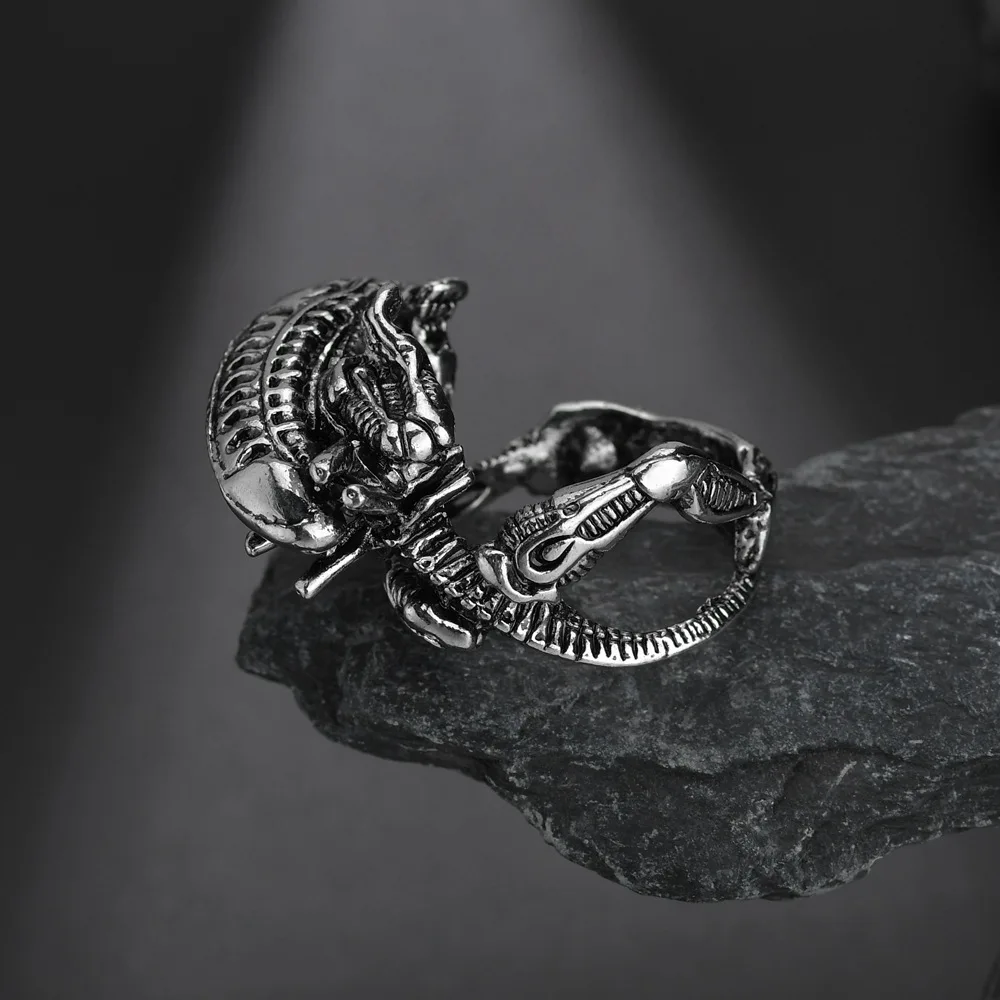 Gothic Skull Biker Ring Jewelry Classic Gothic Motor Biker Skull Rings for Women/Men Alien Predator Ring anillos mujer bague