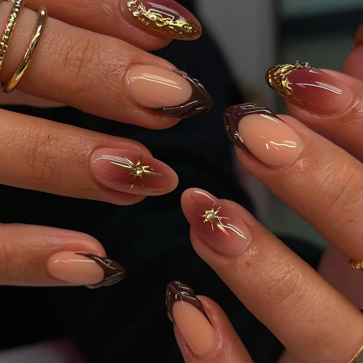 24 قطعة متوسطة الطول اللوز رسومات أظافر صناعية اضغط على تصميم لطخة ذهبية نصائح الأظافر وهمية مع ضوء النجوم مجموعات مانيكير قابلة للانفصال