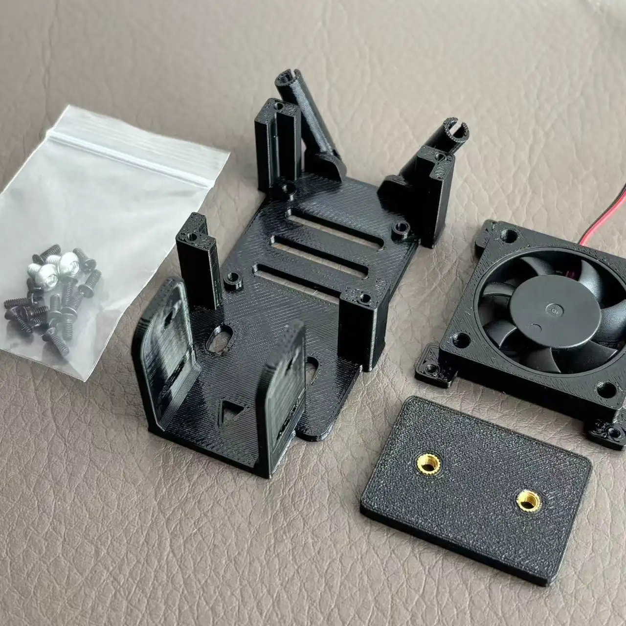 

For DJI O4 Pro Video Transmission Mount Gimbal Bracket Camera Holder w 5V/12V Heatsink Fan for RC Model Car/FPV Drone Parts