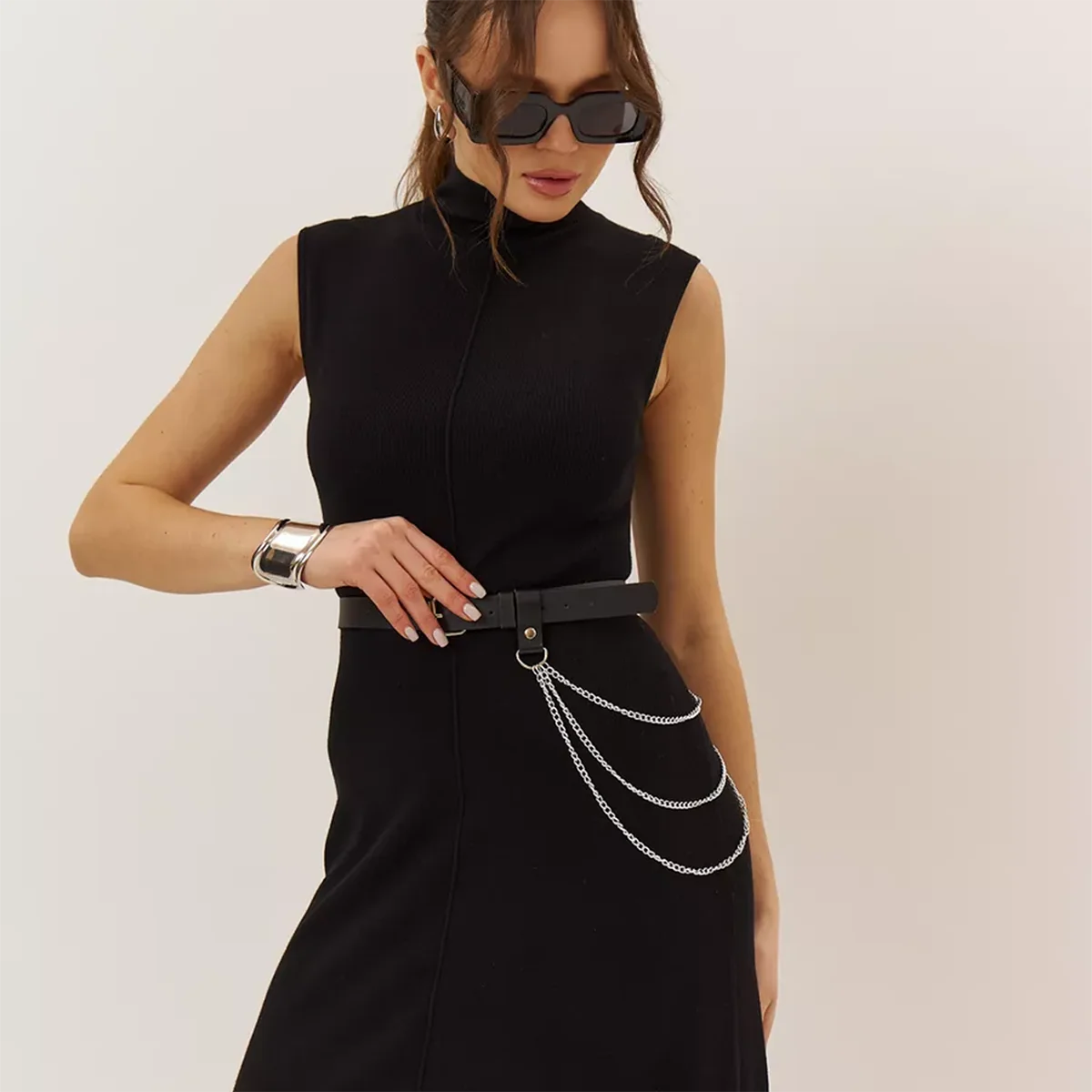 

Женский модный черный кожаный ремень с серебряной цепочкой - регулируемый пояс для платьев и джинсов