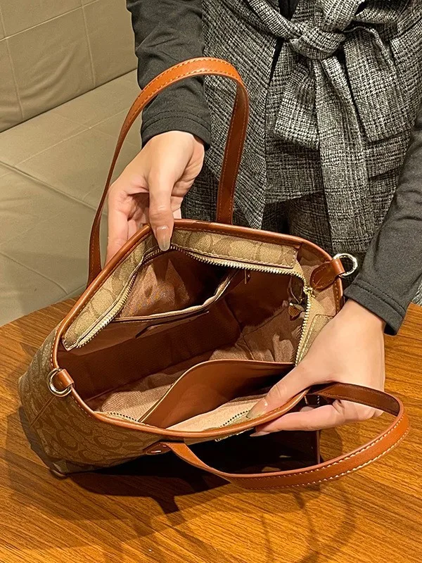 Trendy Classic Diaper Bag For Women Elegant Crossbody Handbag Luxury Designer Minimalist Vintage Large Capacity Tote Bag - view 3