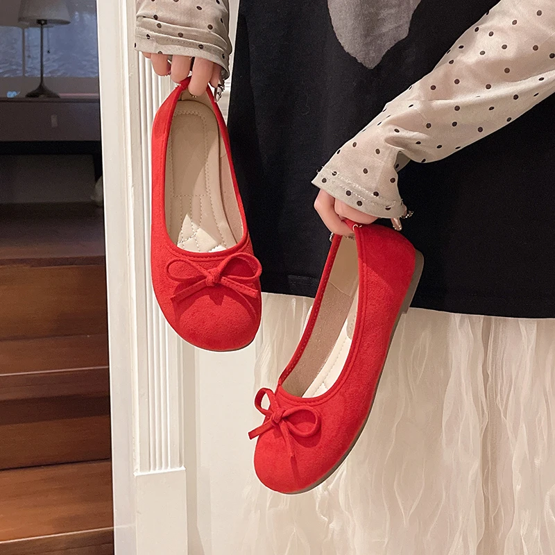 Damen Ballerinas mit Schleifendekoration, runder Zehenpartie, aus Wildleder, zum Hineinschlüpfen. – Detail 6